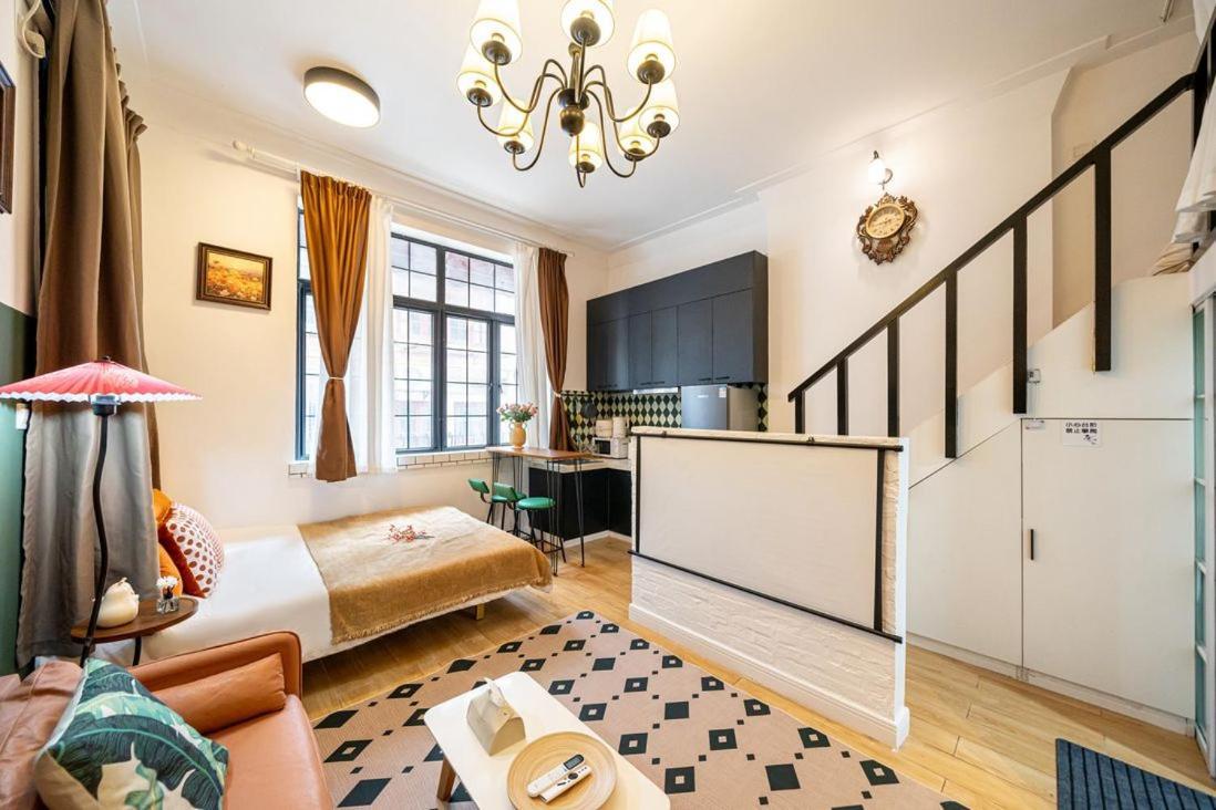 Hills& Well-time Nanyang Charm Close To West Nanjing Rd And Line 2 Jing'an Temple Apartment *