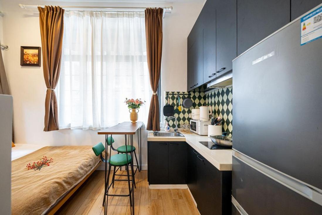 Hills& Well-time Nanyang Charm Close To West Nanjing Rd And Line 2 Jing'an Temple *