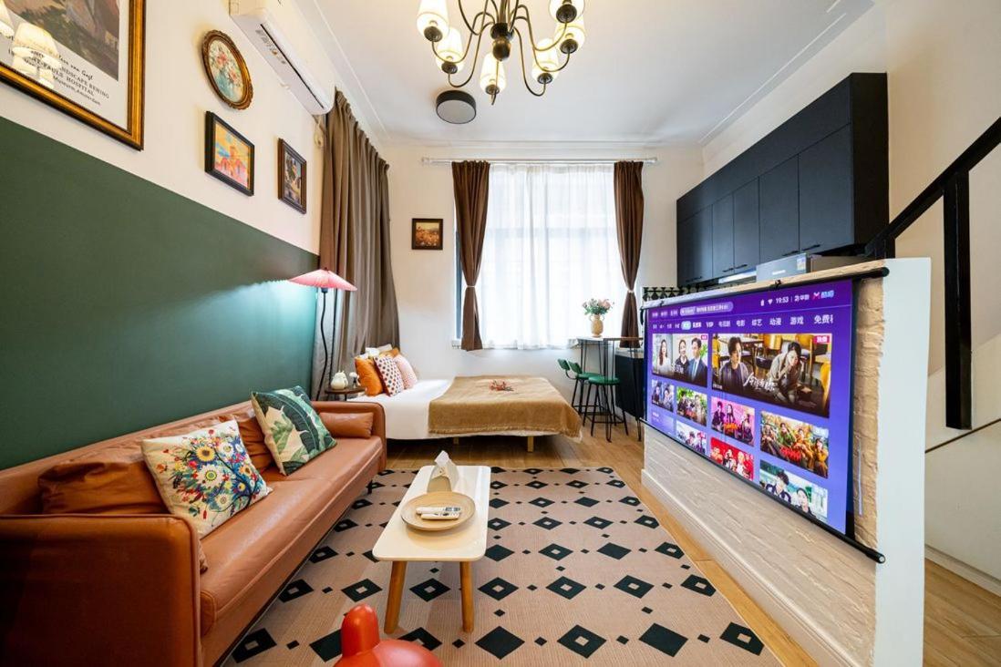 Hills& Well-time Nanyang Charm Close To West Nanjing Rd And Line 2 Jing'an Temple Apartment